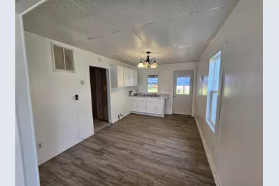 415 E Johnson Street, Fairfield, IL 62837 - Photo 8