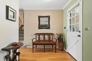 719 E Hackberry Dr, Arlington Heights, IL 60004 - Photo 2