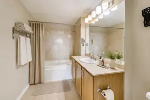 210 S Desplaines St, Chicago, IL 60661 - Photo 10