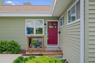 136 Green Valley Dr, Lombard, IL 60148 - Photo 2
