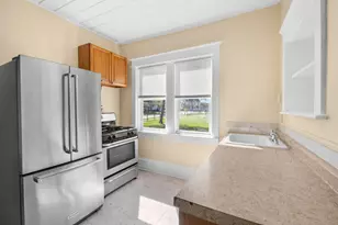 544 E New York St, Aurora, IL 60505 - Photo 8