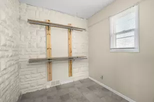 544 E New York St, Aurora, IL 60505 - Photo 6