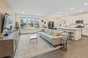 2646 Martini St, Mundelein, IL 60060 - Photo 2