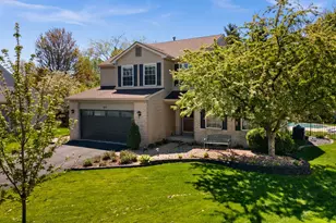 542 Waterford Dr, Oswego, IL 60543 - Photo 2