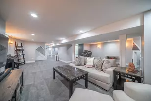 5455 W Roscoe St, Chicago, IL 60641 - Photo 16