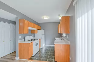 1431 W Split Oak Cir, Round Lake Beach, IL 60073 - Photo 6