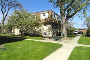 9907 W 58th St, Countryside, IL 60525 - Photo 2