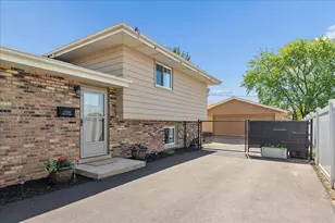 17335 Overhill Ave, Tinley Park, IL 60477 - Photo 2