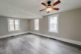 307 W 11th St, Sterling, IL 61081 - Photo 4