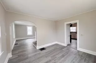 307 W 11th St, Sterling, IL 61081 - Photo 6