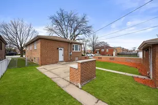 11101 S Ewing Ave, Chicago, IL 60617 - Photo 4
