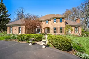 41W668 Hunters Hill Dr, Saint Charles, IL 60175 - Photo 1