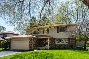647 W Kimball Ave, Palatine, IL 60067 - Photo 2