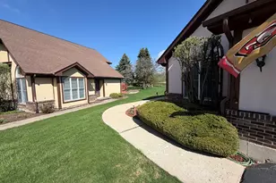 30636 Pebble Beach Cir, Genoa, IL 60135 - Photo 2