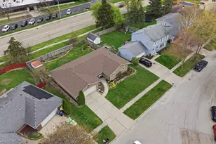 25 Devonshire Cir, Elgin, IL 60123 - Photo 28
