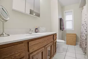 25 Devonshire Cir, Elgin, IL 60123 - Photo 12