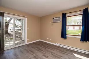 4303 W Shamrock Ln, McHenry, IL 60050 - Photo 6