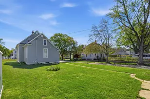 1927 14th St, Moline, IL 61265 - Photo 24