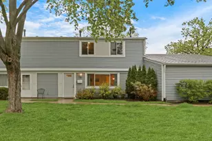 751 Dover Pl, Wheeling, IL 60090 - Photo 2