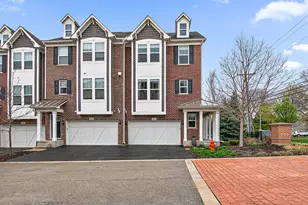903 Coletta Cir, Naperville, IL 60563 - Photo 2