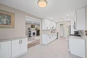 1205 E Hintz Rd, Arlington Heights, IL 60004 - Photo 12