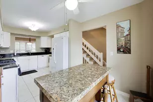 634 Kendallwood Ct, Crystal Lake, IL 60014 - Photo 8