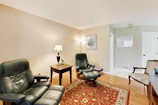 634 Kendallwood Ct, Crystal Lake, IL 60014 - Photo 4