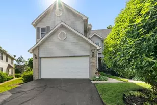 905 Thornwood Ct, Saint Charles, IL 60174 - Photo 2
