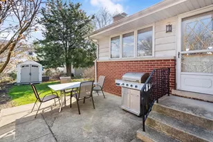 392 E St Charles Rd, Elmhurst, IL 60126 - Photo 22