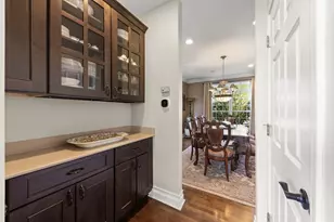 318 Erie Cir, Bloomingdale, IL 60108 - Photo 6