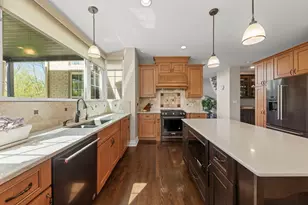 318 Erie Cir, Bloomingdale, IL 60108 - Photo 12