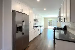 823 Banyan Dr, Elk Grove Village, IL 60007 - Photo 8