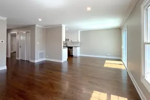 823 Banyan Dr, Elk Grove Village, IL 60007 - Photo 12