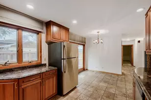 496 Sheridan Ln, Schaumburg, IL 60193 - Photo 10