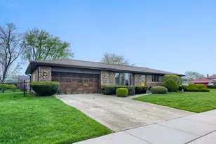 496 Sheridan Ln, Schaumburg, IL 60193 - Photo 2