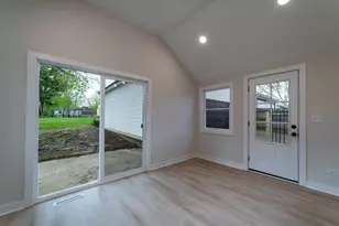 1008 S Lincoln Ave, Aurora, IL 60505 - Photo 4