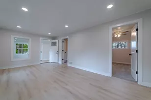 1008 S Lincoln Ave, Aurora, IL 60505 - Photo 10