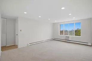 1880 Bonnie Ln, Hoffman Estates, IL 60169 - Photo 10