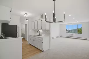 1880 Bonnie Ln, Hoffman Estates, IL 60169 - Photo 8