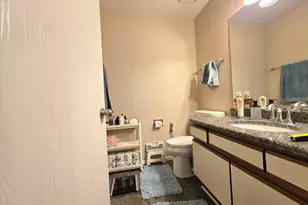1914 Quaker Hollow Ln, Streamwood, IL 60107 - Photo 20