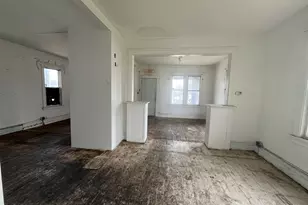 1324 E New York St, Aurora, IL 60505 - Photo 2