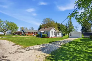 620 N Meadow St, Geneseo, IL 61254 - Photo 2