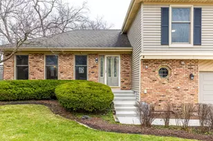 5195 Castaway Ln, Hoffman Estates, IL 60010 - Photo 2