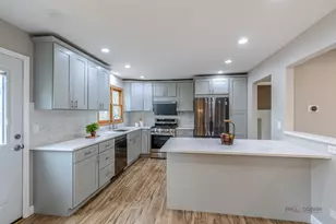5195 Castaway Ln, Hoffman Estates, IL 60010 - Photo 6