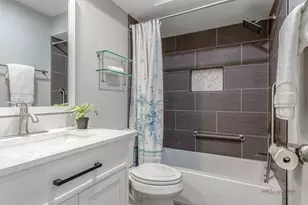 5195 Castaway Ln, Hoffman Estates, IL 60010 - Photo 20
