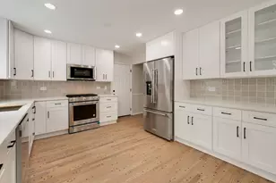 210 Westmoreland Ln, Naperville, IL 60540 - Photo 8