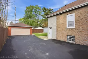 11326 S Parnell Ave, Chicago, IL 60628 - Photo 36