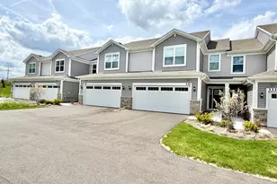 331 Red Oak Cir, Volo, IL 60020 - Photo 4