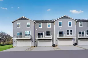422 Red Oak Cir, Volo, IL 60020 - Photo 2