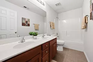 243 Garden Dr, Elgin, IL 60124 - Photo 32